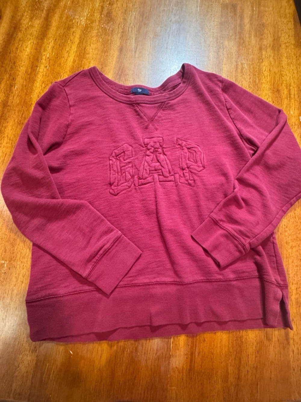 GAP Crewneck Sweatshirt in Magenta Size Large